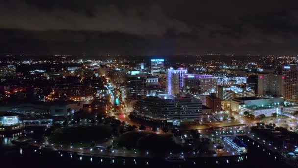 Norfolk, Virginie skyline la nuit — Video