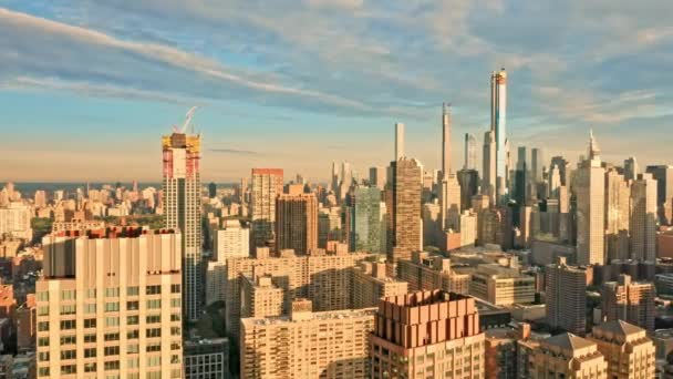 Antenn drönare footage av New Yorks skyline — Stockvideo