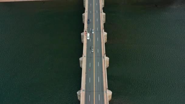 Vue aérienne de Harrisburg, PA skyline le long du pont de la rue Market — Video