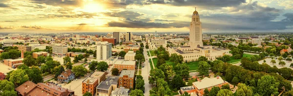 Letecké panorama Lincolnu, Nebraska při západu slunce — Stock fotografie