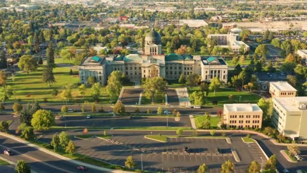 Scatto aereo rivelatore di Helena e Montana State Capitol — Video Stock