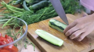 Kesme taze salatalık