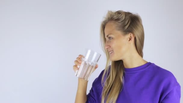 Woman drinks water — Stock Video