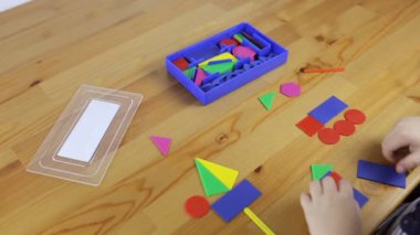 Sınıflar bir preschooler için geometrik şekillerle