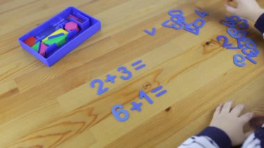 Aritmetik okuyan kız okul öncesi