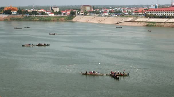 Vue Supérieure Mékong Des Bateaux Pêche Soulevant Leurs Grands Filets — Video