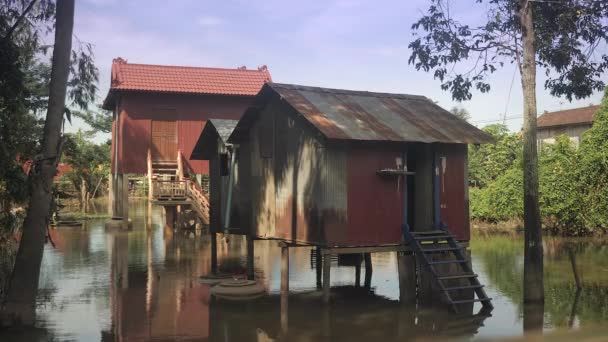 Översvämning Vatten Stylta Hus Närbild — Stockvideo