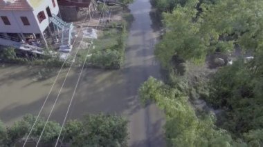 Hava dikey seyir su dolu bir sokak Köyü kırsal alanda atış