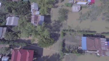 Hava dikey reddetti arıyorsunuz en kötü sel üzerinde Güneydoğu Asya ravaging, köyleri kırsal alanda boğulma