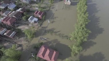 Hava dikey reddetti arıyorsunuz en kötü sel üzerinde Güneydoğu Asya ravaging, köyleri kırsal alanda boğulma