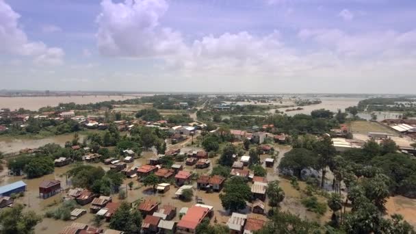 Luftdrohne Schoss Während Des Monsunregens Über Überflutete Dörfer — Stockvideo