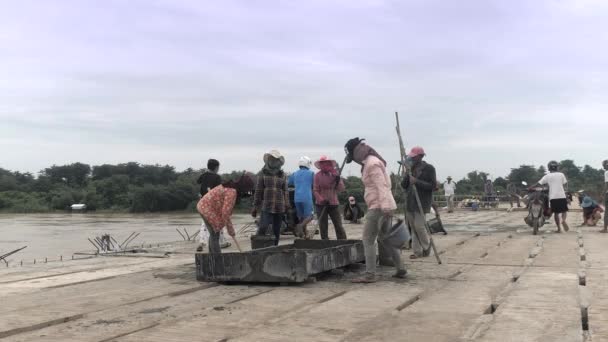 Kampong Cambodgia Noiembrie 2017 Echipajele Sunt Ocupate Lucreze Noile Îmbinări — Videoclip de stoc