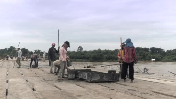 Kampong Cambodia November 2017 Crews Busy Working New Bridges Deck — Stock Video