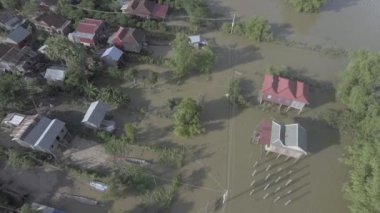Hava dikey reddetti arıyorsunuz en kötü sel üzerinde Güneydoğu Asya ravaging, köyleri kırsal alanda boğulma