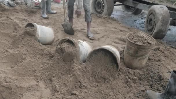 装满沙子的水桶 — 图库视频影像