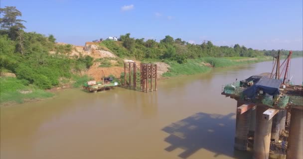 Plano Panorámico Aéreo Mesa Del Muelle Del Puente Construye Sobre — Vídeos de Stock