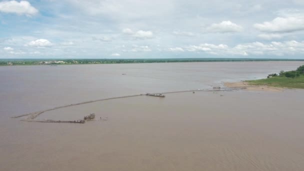 Aérien Voler Vers Les Travailleurs Sont Démantèlement Une Partie Pont — Video