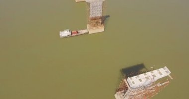 köprüler piers kapaklar yapım aşamasında nehir hava yükü