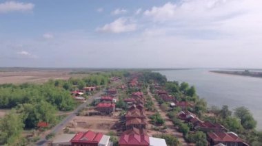 Hava dron vurdu: kırsal köy geçen iki kırsal yollar uçan 