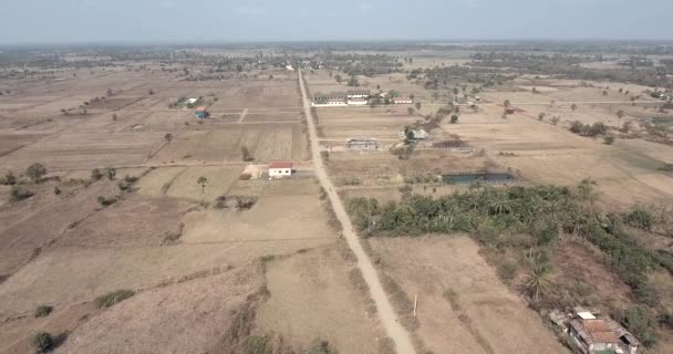 Aerial Drone Shot Volando Vuelta Sobre Largo Camino Tierra Través — Vídeo de stock