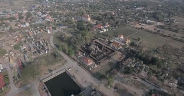 Luchtfoto Baan Shot Van Een Oude Tempel Van Zandsteen Lateriet — Stockvideo