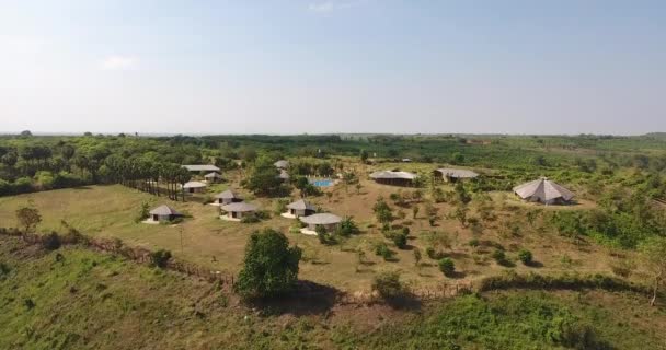 Aerial Drone Shot Volar Hasta Revelar Complejo Bambú Con Una — Vídeos de Stock