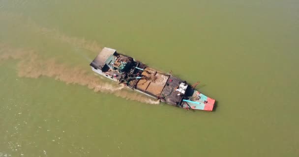 Overhead Luchtfoto Van Een Dredging Boot Rivier Rivierbedding Zand Pompen — Stockvideo