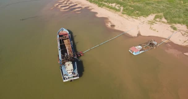 Tiro Paneo Aéreo Una Operación Bombeo Arena Barcos Dragado Través — Vídeos de Stock