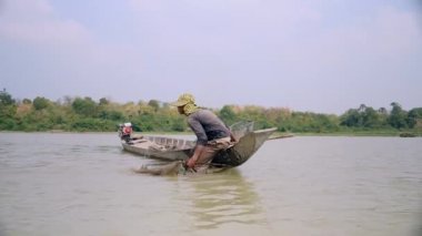 karides, alıcı sığınağın Kano içinde net mola ve daha derin bir nehir iterek fisher