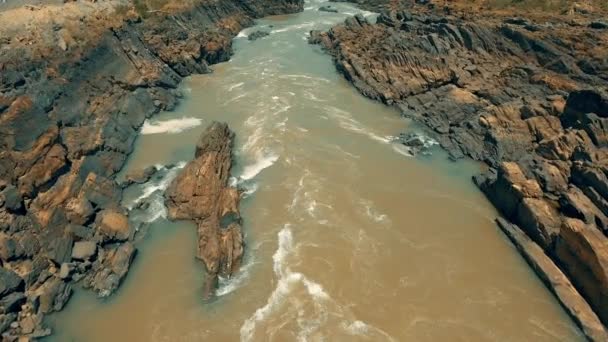 Drone Shot Basso Volando Fiume Rapido Nel Mekong — Video Stock