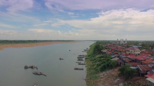 Tiro Drone Voar Sobre Barcos Pesca Casas Flutuantes Longo Rio — Vídeo de Stock