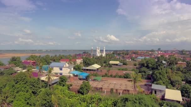 Hava Dron Vurdu Asya Kasabada Beyaz Camiye Doğru Uçan — Stok video