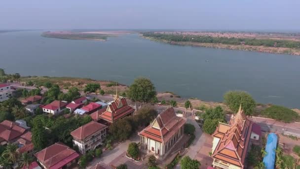 Aerial Drone Shot Flying Back Mekong Riverside Pagoda Buildings — Stock Video