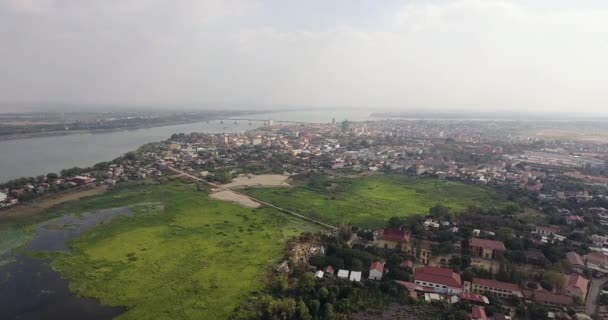 Obracanie Ujęcia Azji Miasto Znajduje Się Nad Brzegiem Rzeki Mekong — Wideo stockowe