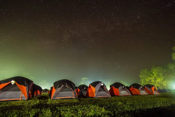 キャンプでの夜の空 — ストック写真