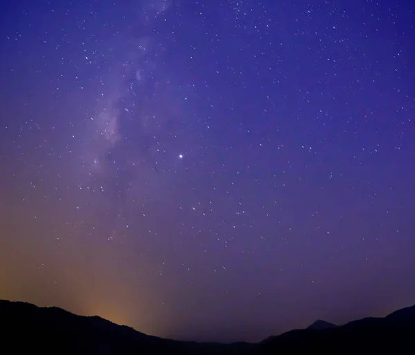 天の川夜空に星と. — ストック写真