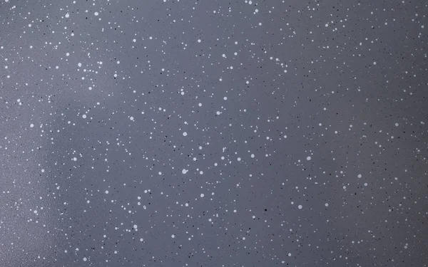 Tencere ya da tencerede siyah ve beyaz noktalı gri seramik kaplama, soyut yakın dokusu var.  