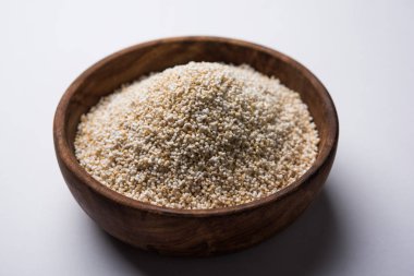 Amaranth veya rajgira lahi tatlı laddu bir kase. seçici odak