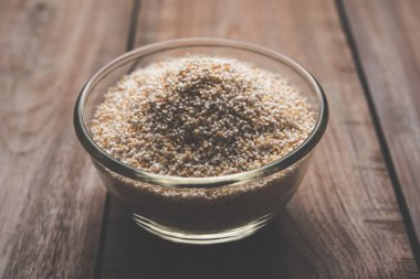 Amaranth veya rajgira lahi tatlı laddu bir kase. seçici odak