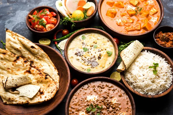 Geassorteerde Indiaas Eten Voor Lunch Diner Rijst Linzen Paneer Dal — Stockfoto