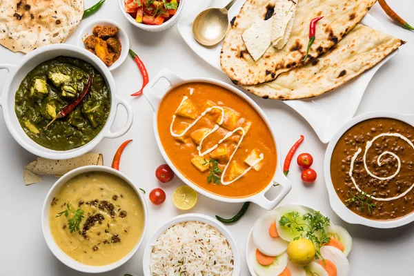 Öğle Veya Akşam Yemeği Pilav Mercimek Paneer Dal Makhani Naan — Stok fotoğraf