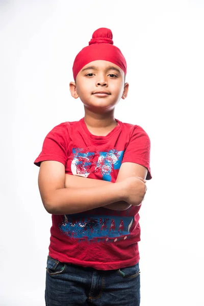 Sikh Punjabi 小男孩的肖像与多种表达 查出在白色背景 — 图库照片