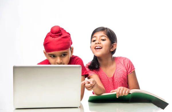 Indian Sikh Punjabi Boy Girl Studying Books Laptop Computer Study — Stock Photo, Image