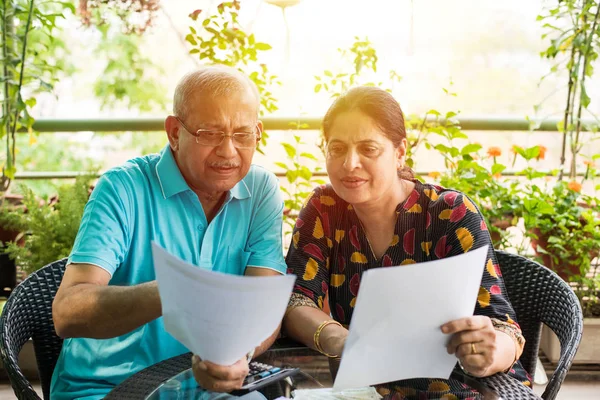 Senior Indian Asian Couple Accounting Doing Home Finance Checking Bills — Stock Photo, Image