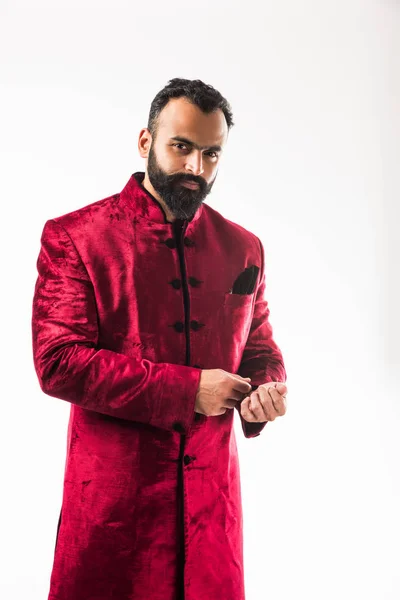 Portrait Homme Indien Barbu Gai Tenue Traditionnelle Mise Point Sélective — Photo