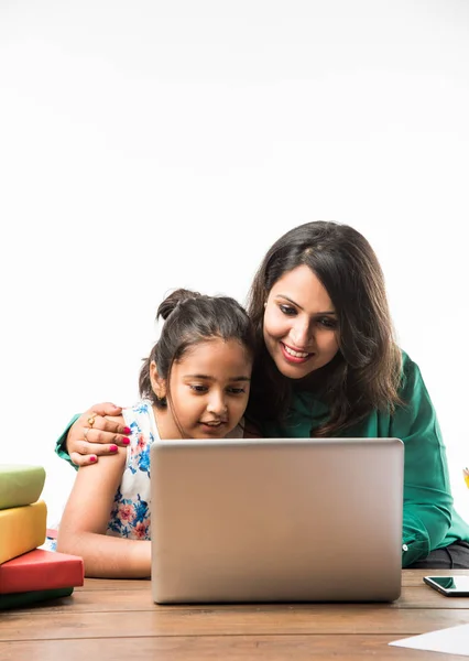 Indian Girl Studying Mother Teacher Study Table Laptop Computer Books — Stock Photo, Image