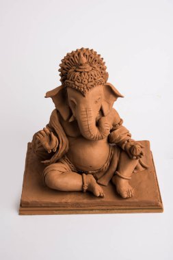 çevre dostu Ganesh / Ganpati idol veya murti, ev yaptı. seçici odaklama
