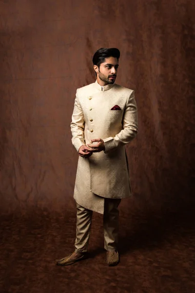 Indiska Män Traditionell Klädsel Eller Kurta Pyjamasdukar Manlig Modell Sherwani — Stockfoto