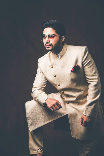 Indiska Män Traditionell Klädsel Eller Kurta Pyjamasdukar Manlig Modell Sherwani — Stockfoto