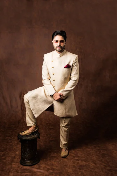 Indiase Man Traditionele Kleding Kurta Pyjama Doeken Mannelijke Mode Model — Stockfoto